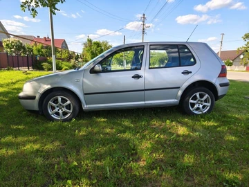 Авто Volkswagen Golf 2000 № 8820106