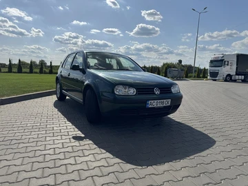 Авто Volkswagen Golf 2000 № 8820203