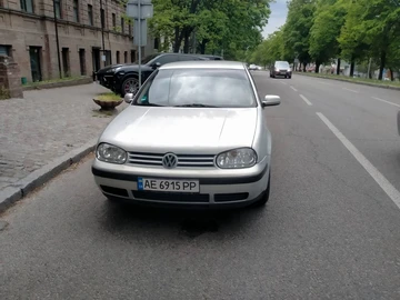 Авто Volkswagen Golf 1999 № 8820564