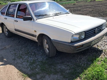 Авто Volkswagen Passat Hatchback 1986 № 8821006