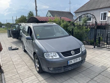 Авто Volkswagen Touran 2005 № 8822584