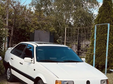 Авто Volkswagen Passat Sedan 1990 № 8823947