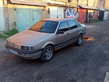 Авто Volkswagen Passat Sedan 1988 № 8824322