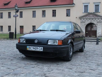 Авто Volkswagen Passat Sedan 1990 № 8825497