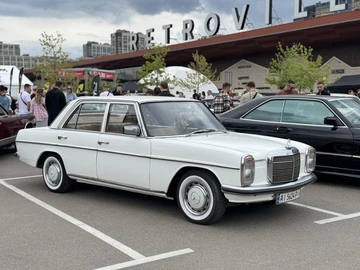 Авто Mercedes 220 1976 № 8826037