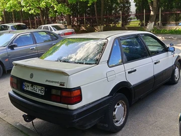 Авто Volkswagen Passat Sedan 1992 № 8827294