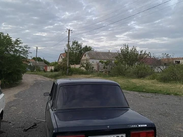 Авто ВАЗ 2107 1985 № 8827603