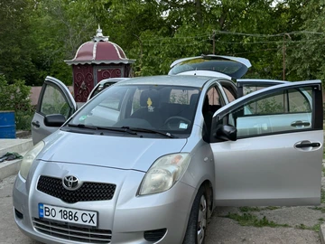 Авто Toyota Yaris 2006 № 8828095