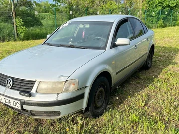 Авто Volkswagen Passat Sedan 2000 № 8828738