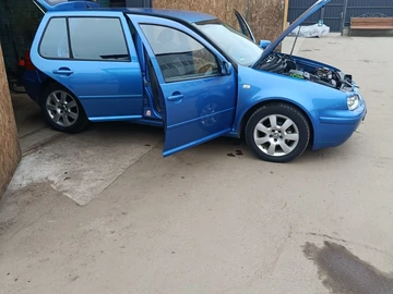 Авто Volkswagen Golf 2003 № 8830101