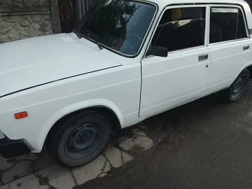 Авто ВАЗ 2107 1995 № 8830411
