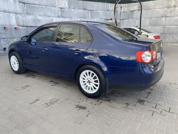 Авто Volkswagen Jetta 2009 № 8830490