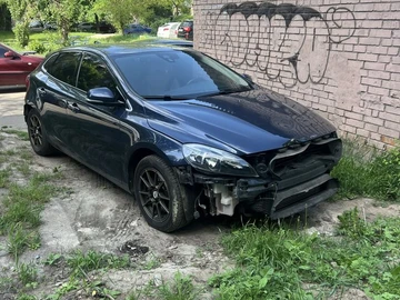 Авто Volvo V40 Kombi 2014 № 8830810