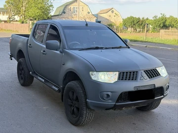 Авто Mitsubishi L 200 2011 № 8832069