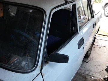 Авто ВАЗ 2107 1989 № 8833790