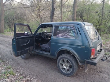 Авто ВАЗ 21214 2010 № 8835557