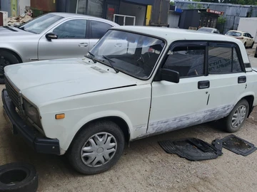 Авто ВАЗ 2107 1995 № 8836114