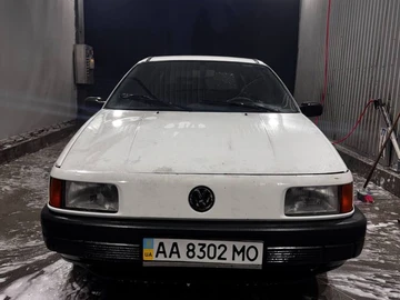 Авто Volkswagen Passat Variant 1990 № 8836236