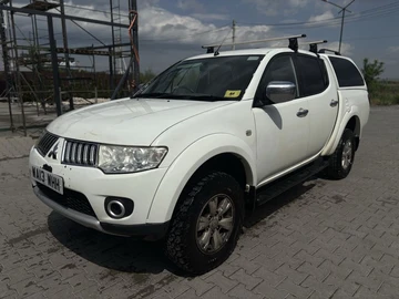 Авто Mitsubishi L 200 2012 № 8836652