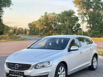 Авто Volvo V60 2016 № 8837276