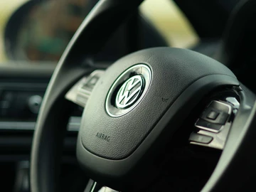 Авто Volkswagen Touareg 2015 № 8837954