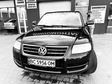 Авто Volkswagen Touareg 2004 № 8841445