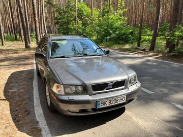 Авто Volvo V40 Kombi 2001 № 8842340