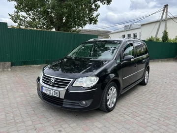 Авто Volkswagen Touran 2008 № 8844209