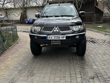 Авто Mitsubishi L 200 2011 № 8845080