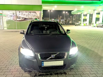 Авто Volvo V50 2010 № 8845508