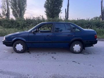 Авто Volkswagen Passat Sedan 1990 № 8847132