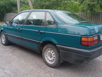 Авто Volkswagen Passat Sedan 1991 № 8847188