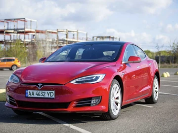Авто Tesla Model S 2018 № 8853368
