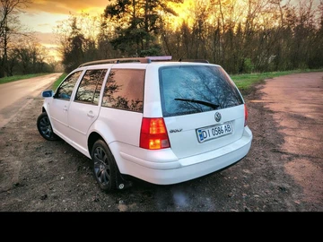 Авто Volkswagen Golf 2000 № 8854438