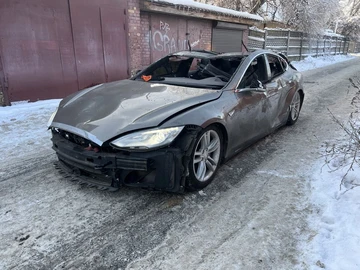Авто Tesla Model S 2015 № 8855065