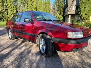 Авто Volkswagen Passat Sedan 1989 № 8855763