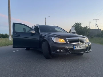 Авто Mercedes 220 2011 № 8857460