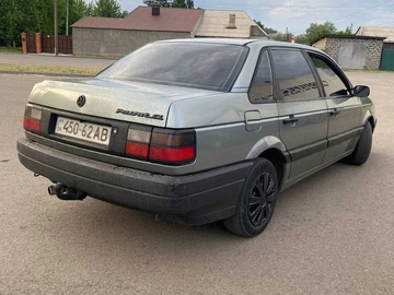Авто Volkswagen Passat Sedan 1988 № 8858370