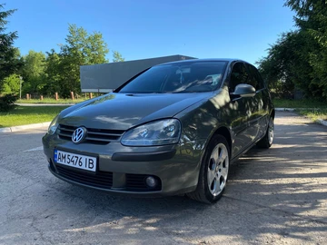 Авто Volkswagen Golf 2004 № 8860279