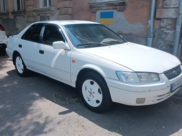 Авто Toyota Camry 2000 № 8860369