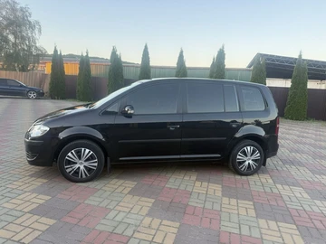 Авто Volkswagen Touran 2008 № 8860957