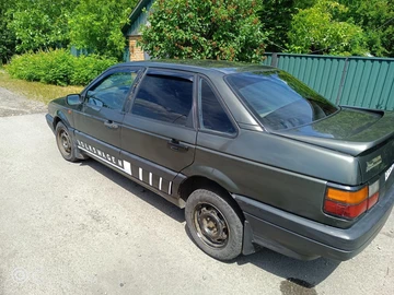 Авто Volkswagen Passat Sedan 1992 № 8861375