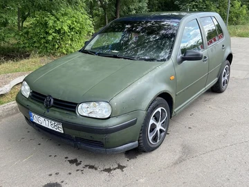 Авто Volkswagen Golf 2000 № 8862791