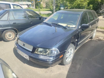 Авто Volvo V40 Kombi 2000 № 8863710