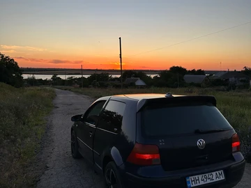 Авто Volkswagen Golf 2000 № 8865898