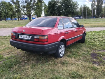 Авто Volkswagen Passat Sedan 1990 № 8867672