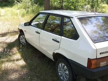 Авто ВАЗ 2109 1988 № 8868515