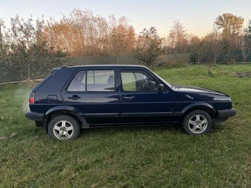 Авто Volkswagen Golf 1992 № 8869223