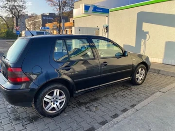 Авто Volkswagen Golf 2000 № 8869893
