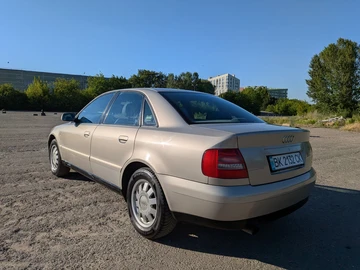 Авто Audi A4 2000 № 8876301